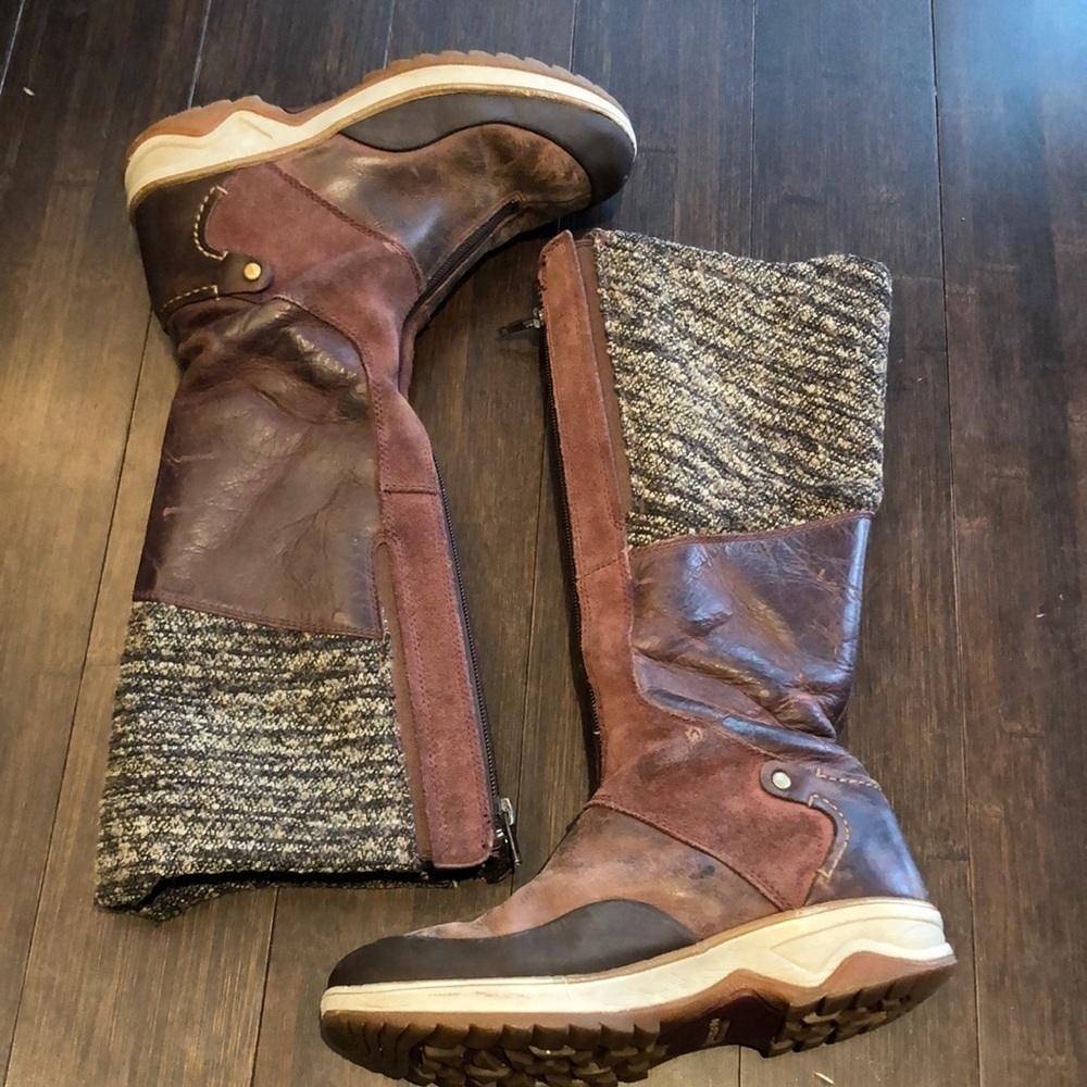 Merrell tall brown leather boots. Front zip. Warm!